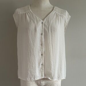 H&M Cream Sleeveless Button Front Blouse
